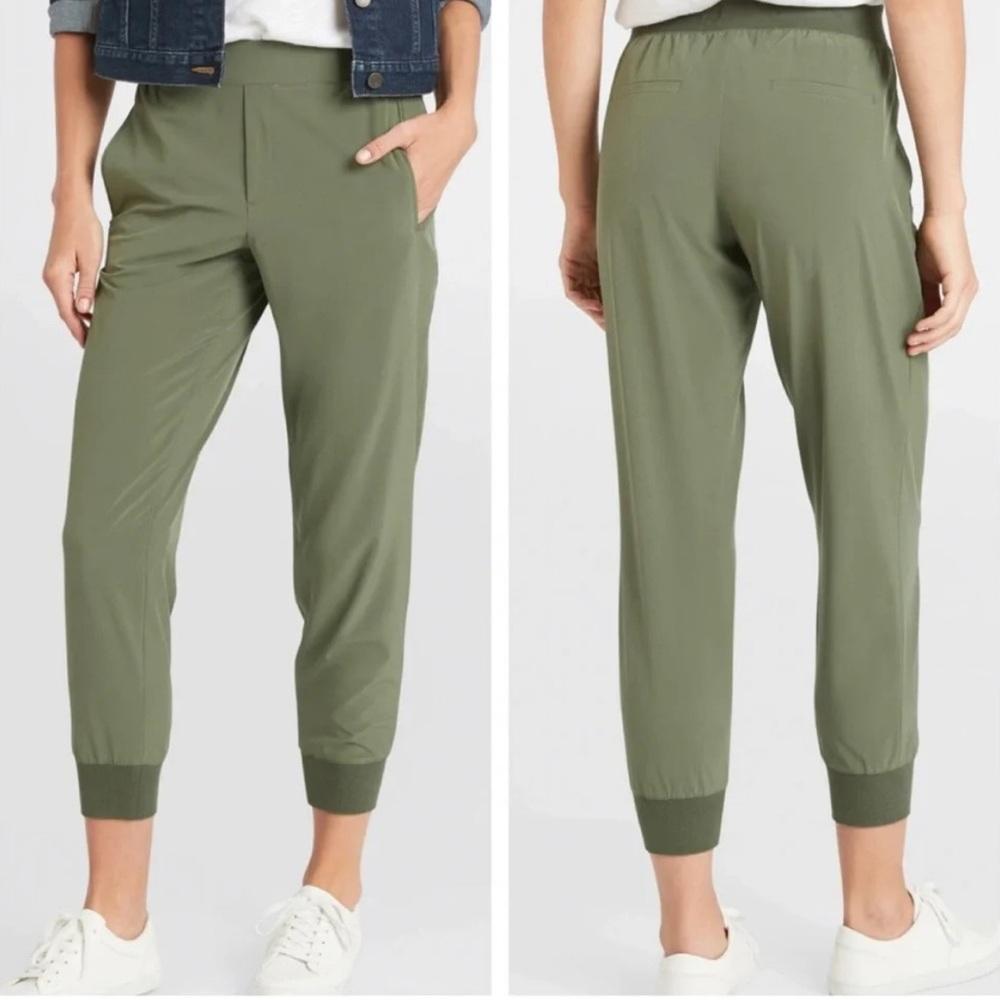 BANANA REPUBLIC GREEN PETITE MIXED MEDIA JOGGER PANT SIZE M (Like New)